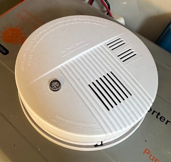 Smoke detector كاشف الدخان